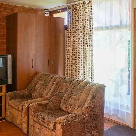 Stunning In W/ 4 Bedrooms Holiday home